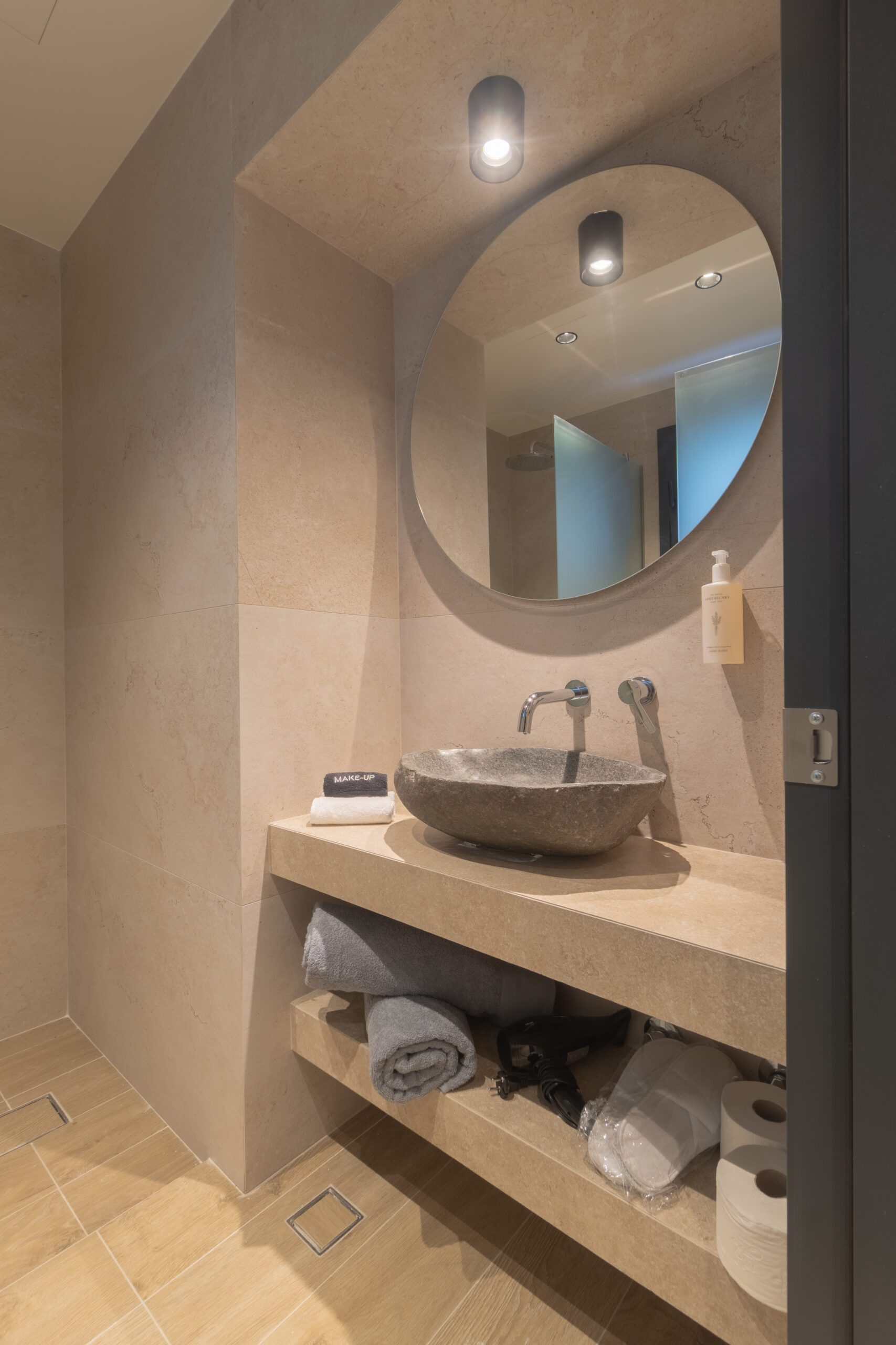 Tiara Holidays - Alora Luxury Suites - Maisonette with pool view kupatilo